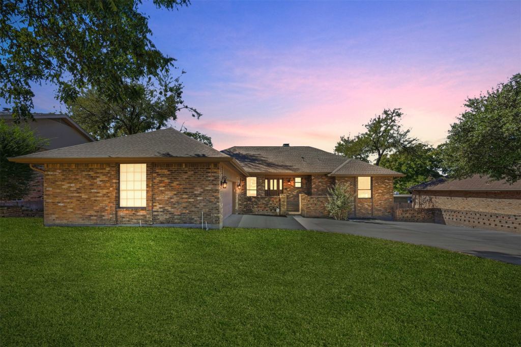 205 Yacht Club Drive, Rockwall, TX 75032 — photo 1
