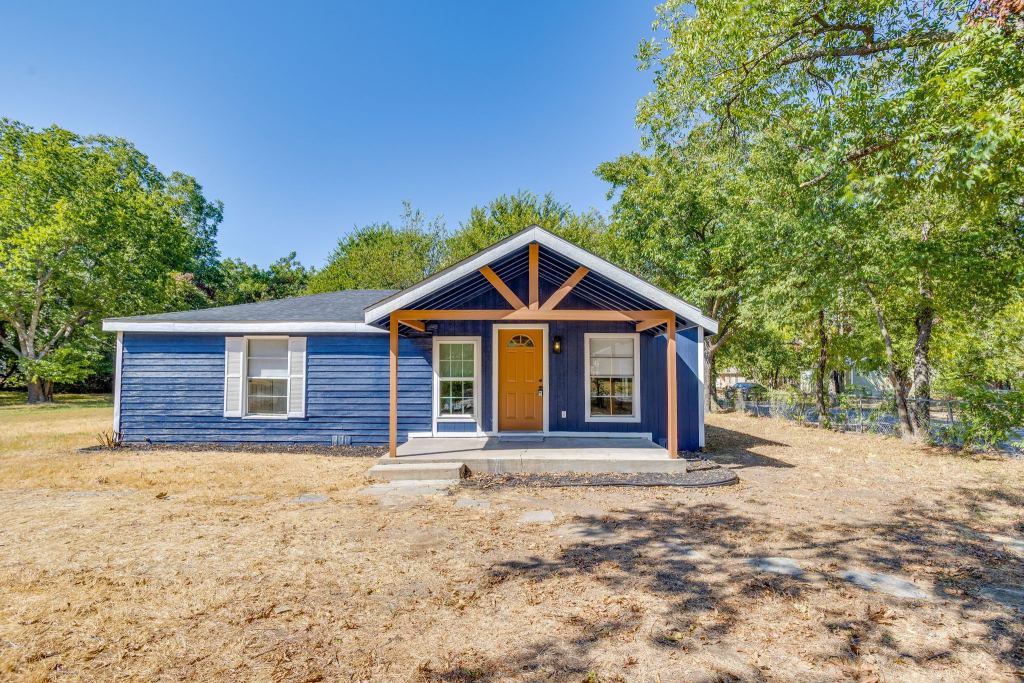 407 Ada Street, Cleburne, TX 76031 — photo 1
