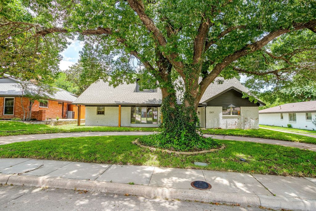 2601 Briarwood Drive, Plano, TX 75074 — photo 1