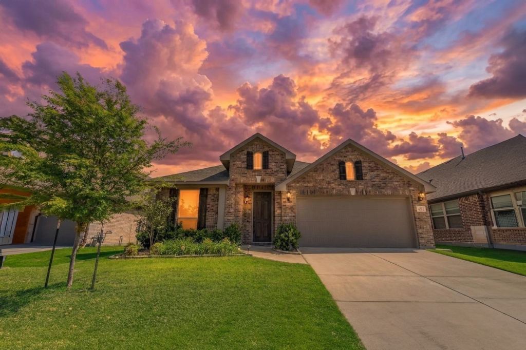 452 W Autumn Hill Bluff, Lavon, TX 75166 — photo 1