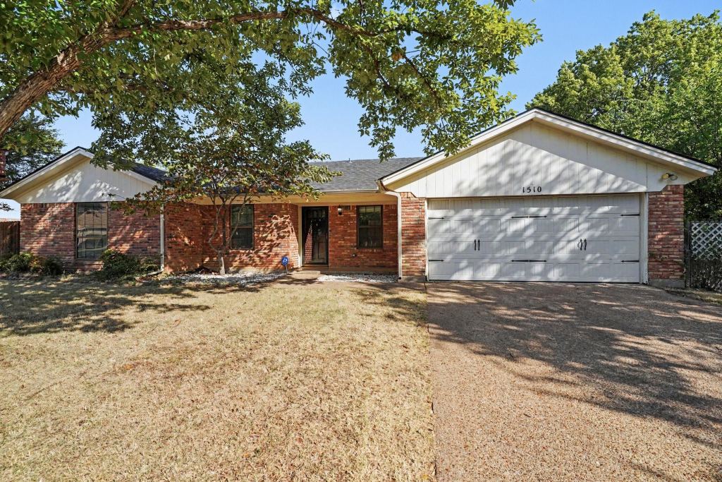1510 Surry Place Drive, Cleburne, TX 76033 — photo 1