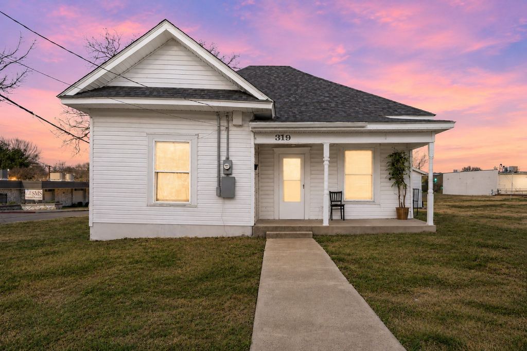 319 Mckinney Street, Mesquite, TX 75149 — photo 1