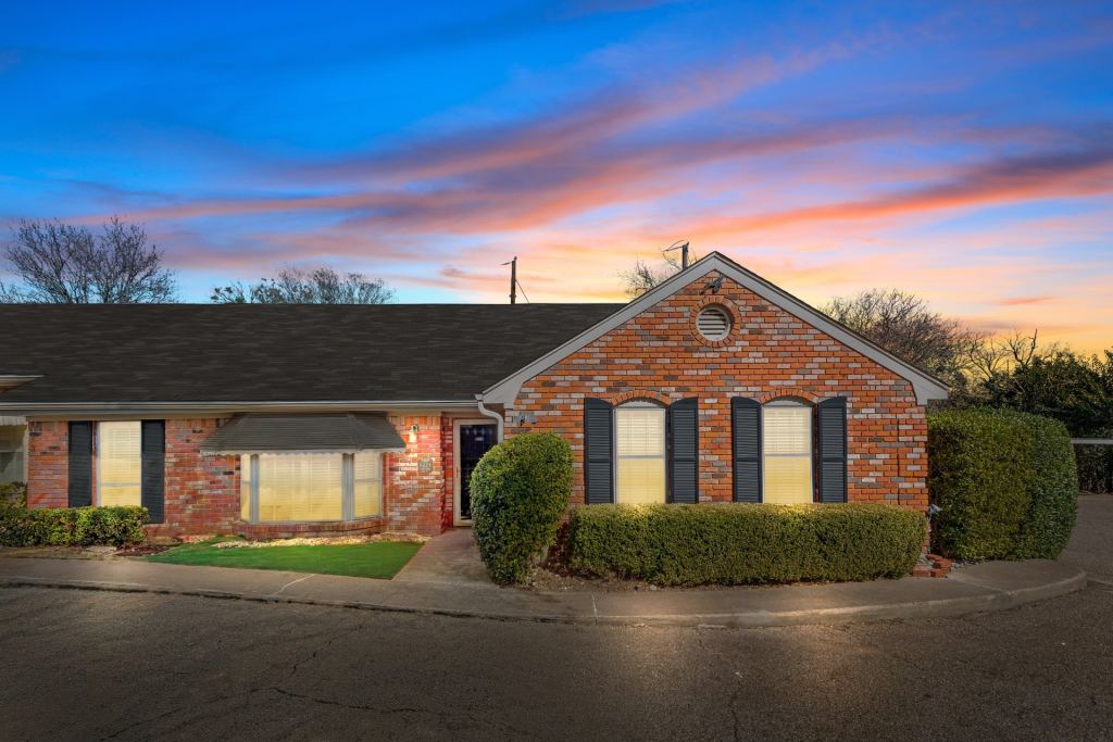 5224 Lake Shore, Waco, TX 76710 — photo 1