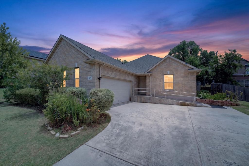 119 Matamoros Street, Grand Prairie, TX 75051 — photo 1