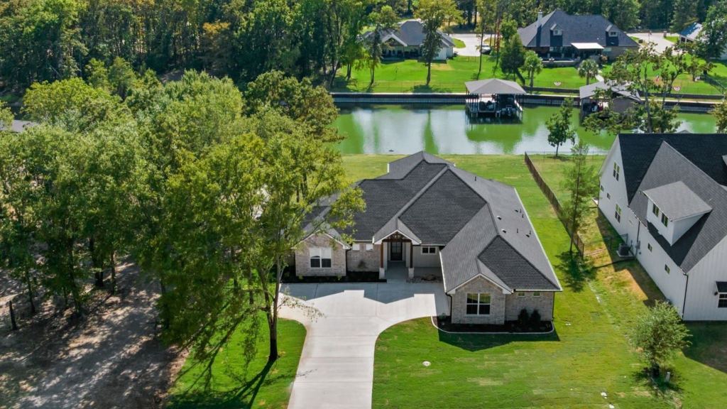 566 Clubhouse Drive, Corsicana, TX 75109 — photo 1