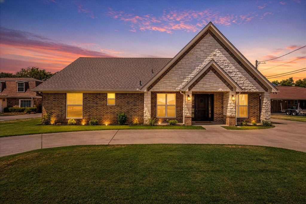 4100 Apache Trail Court, Granbury, TX 76048 — photo 1