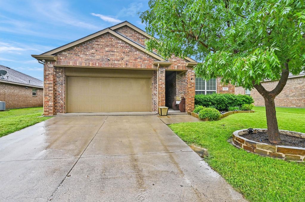 1512 Greenbrier Drive, Van Alstyne, TX 75495 — photo 1