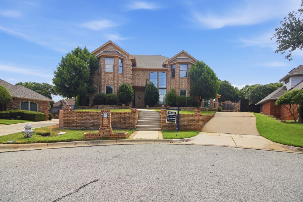 6701 Mt Vernon Court, Arlington, TX 76017 — photo 1