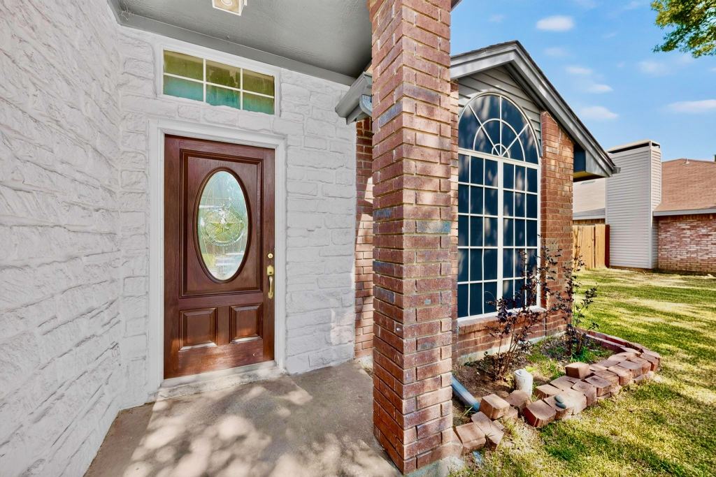 5205 Livermore Drive, Arlington, TX 76017 — photo 1
