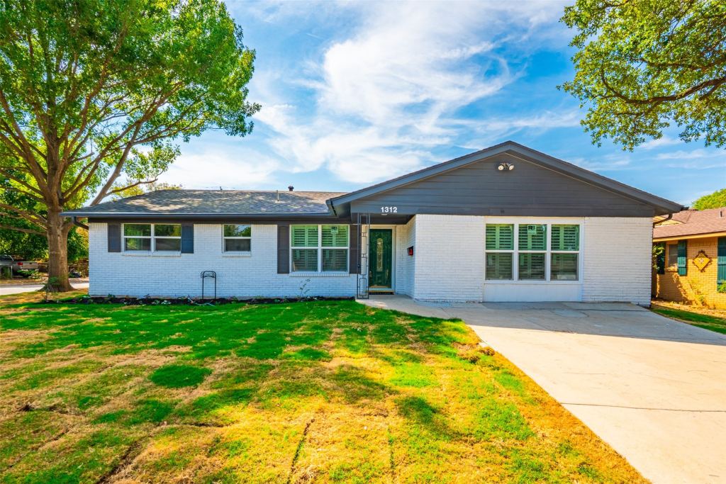 1312 E Mitchell Street, Arlington, TX 76010 — photo 1