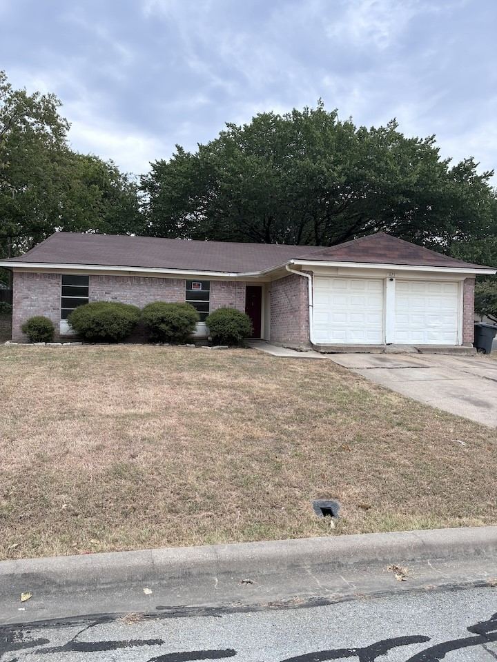 621 Dayton Road, Mansfield, TX 76063 — photo 1