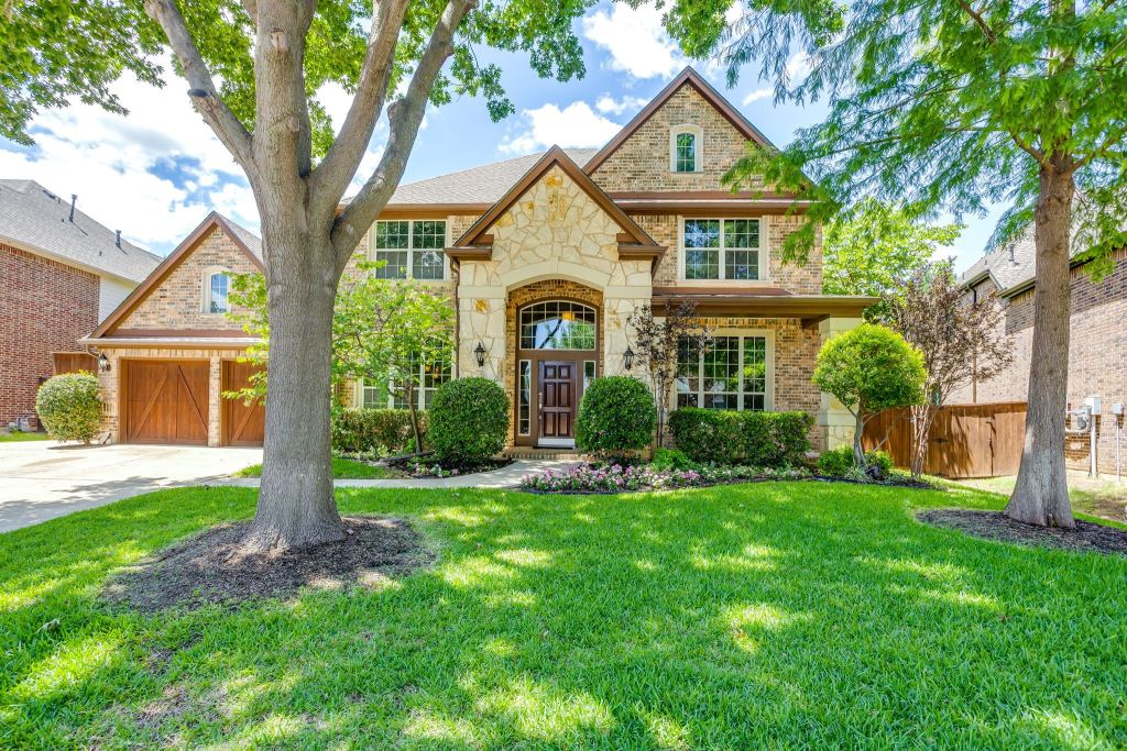 2620 Waters Edge Drive, Grand Prairie, TX 75054 — photo 1