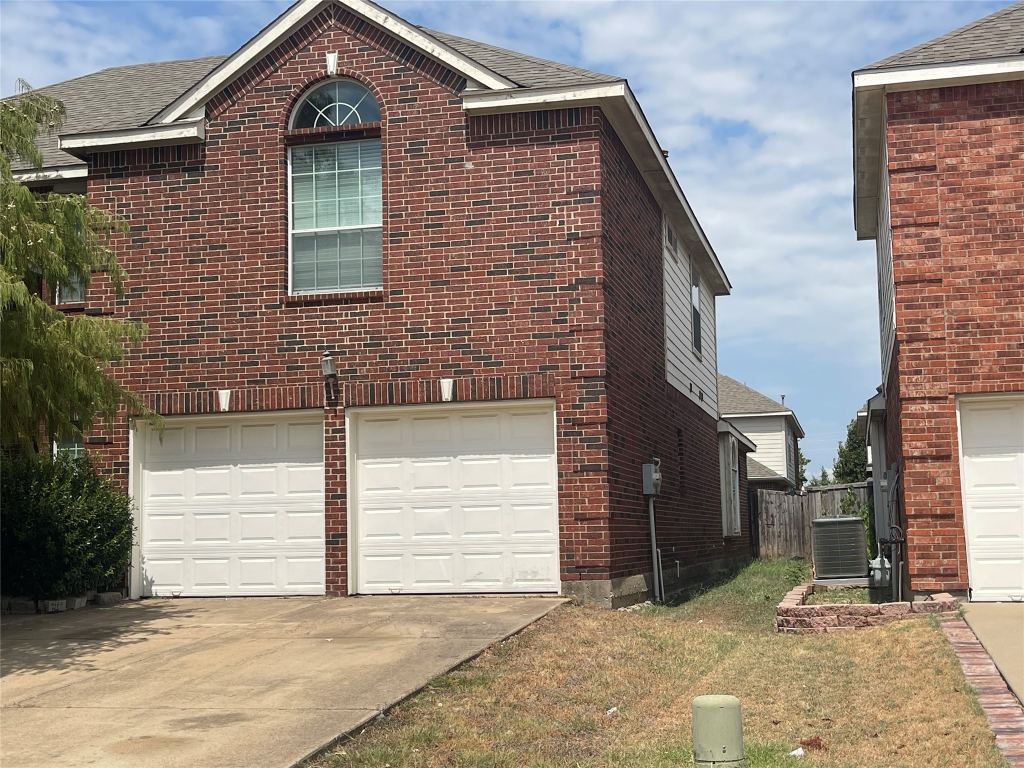 2740 Eastland Drive, Grand Prairie, TX 75052 — photo 1