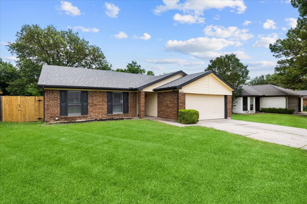 6403 Minuteman Lane, Arlington, TX 76002 — photo 1