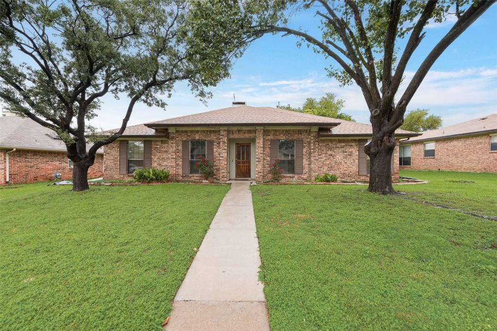 2623 Fallcreek Drive, Carrollton, TX 75006 — photo 1
