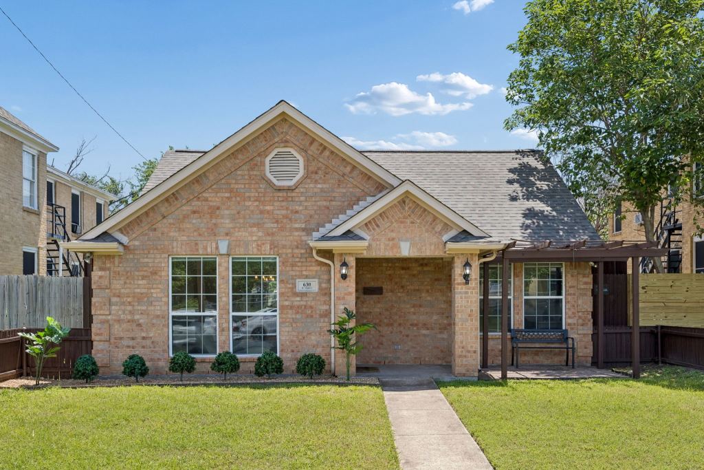 630 W Neely Street, Dallas, TX 75208 — photo 1