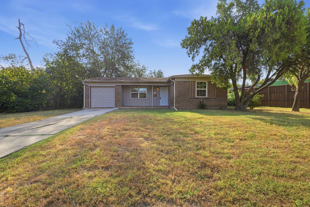 4500 Sherwood Drive, Mesquite, TX 75150 — photo 1