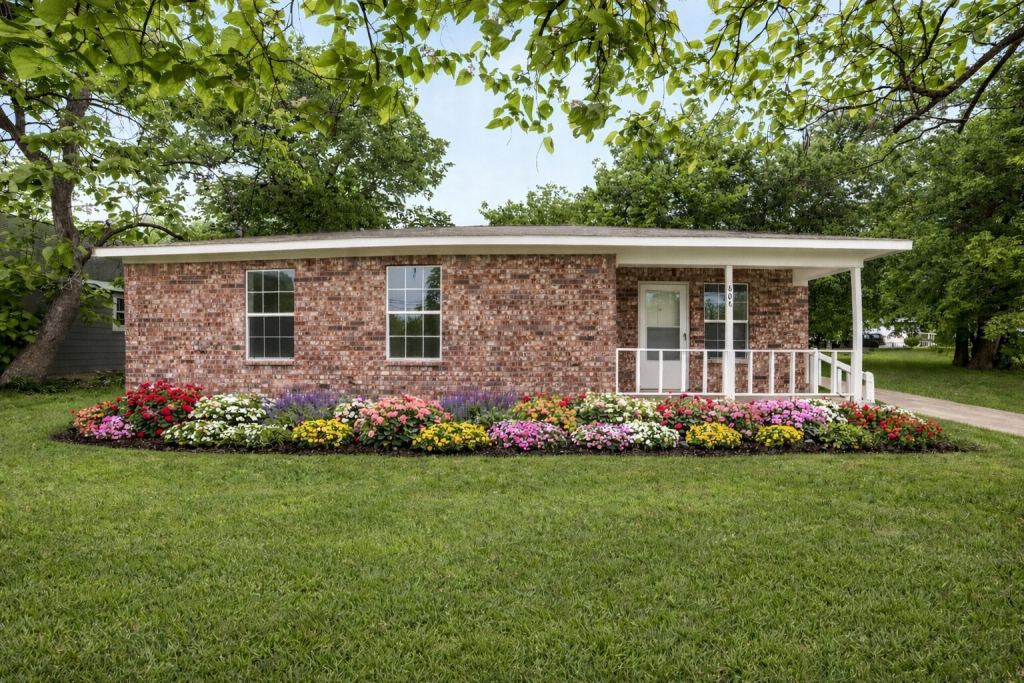 808 Park Street, Commerce, TX 75428 — photo 1