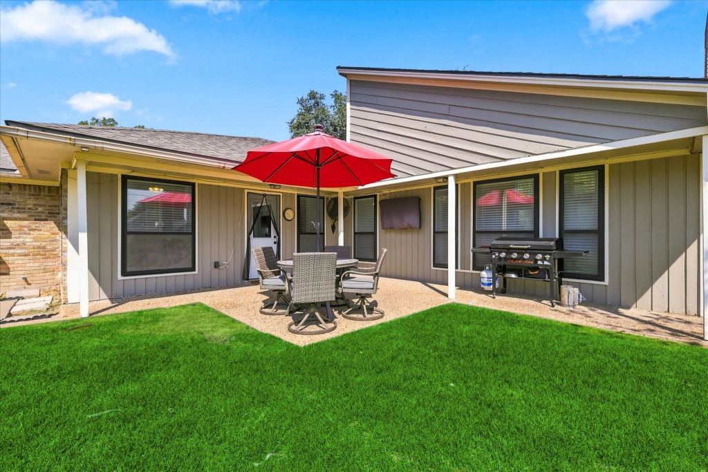 924 Thoreau Lane