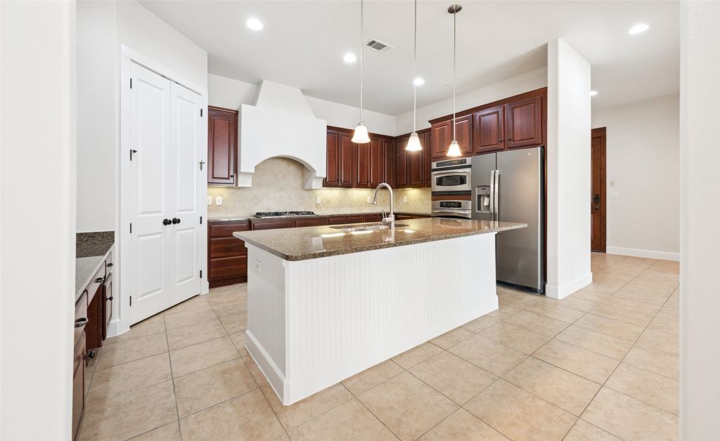 610 Via Ravello 201, Irving, TX 75039 — photo 1