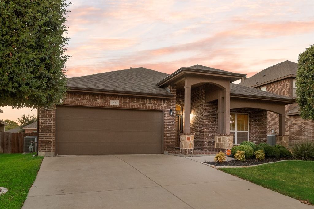 18 Auburn Drive, Edgecliff Village, TX 76134 — photo 1