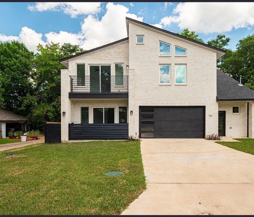 202 Wykagyl Street, Kaufman, TX 75142 — photo 1
