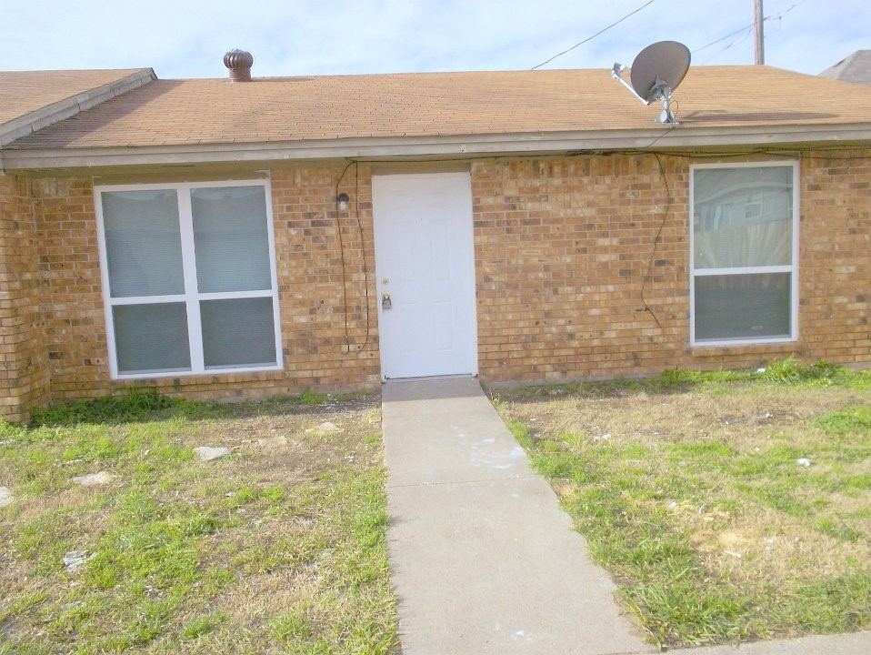 1502 Cardinal Drive, Ennis, TX 75119 — photo 1