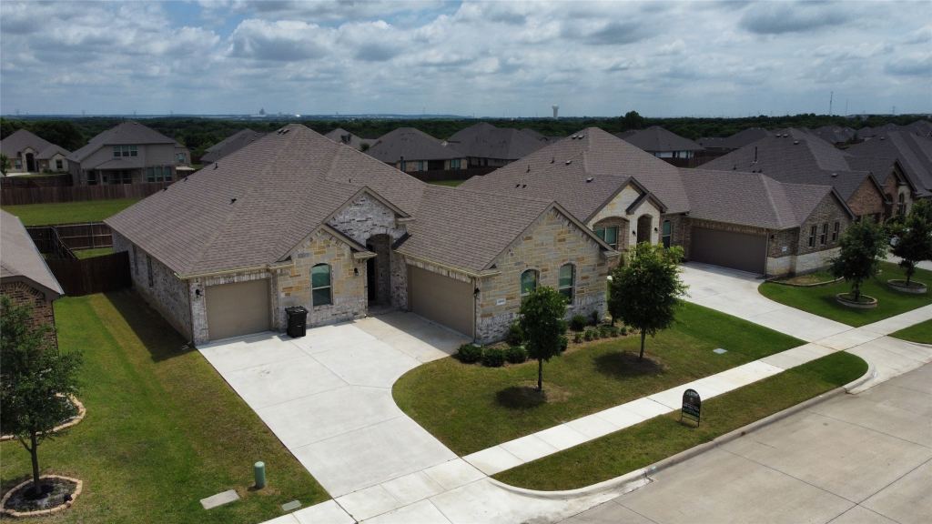 3615 Rolling Meadows Drive, Grand Prairie, TX 76065 — photo 1