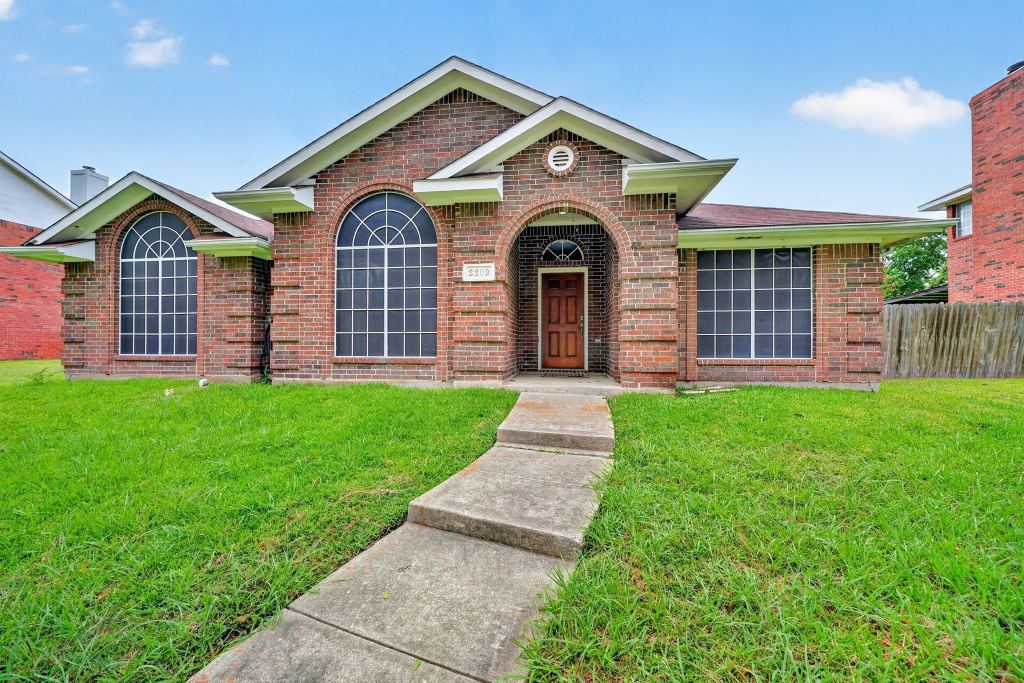 2209 Dana Drive, Rowlett, TX 75088 — photo 1