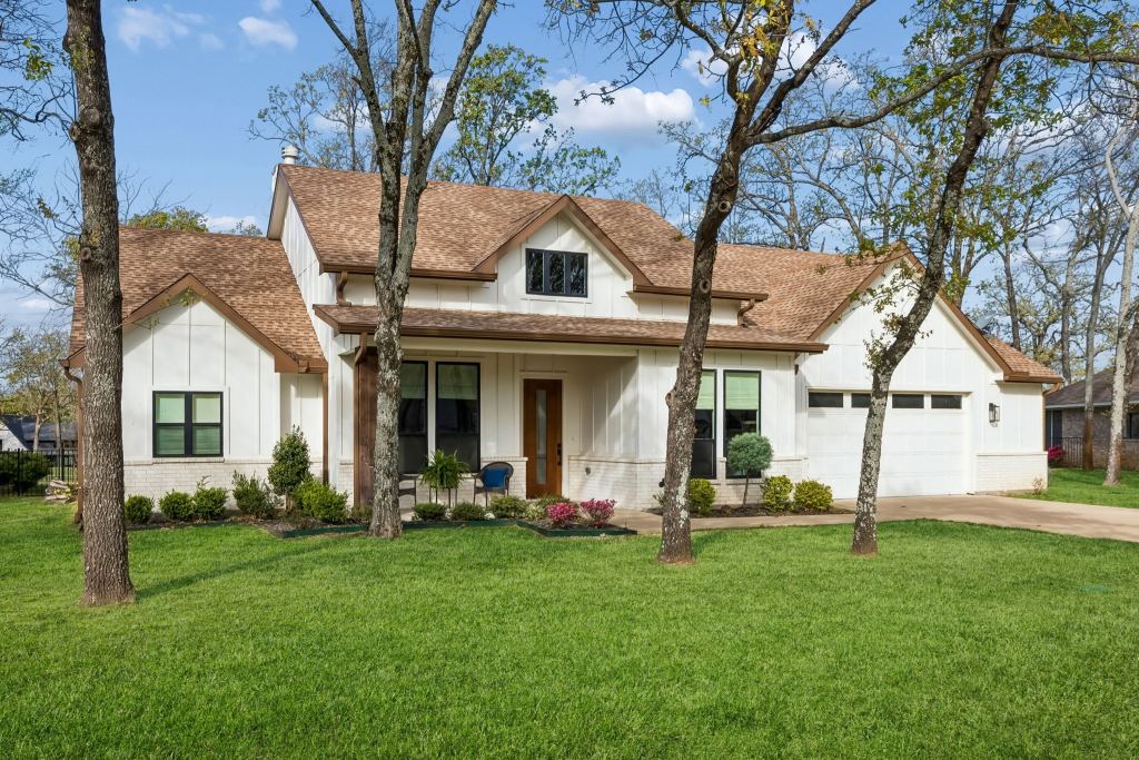 207 Colonial Drive, Mabank, TX 75156 — photo 1