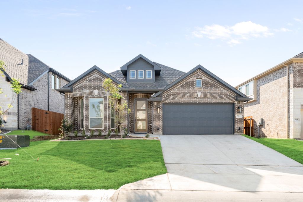 921 Ridgehurst Drive, Godley, TX 76044 — photo 1