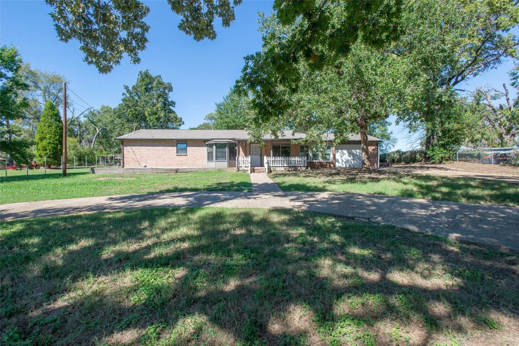210 Lake Front Drive, Mabank, TX 75156 — photo 1