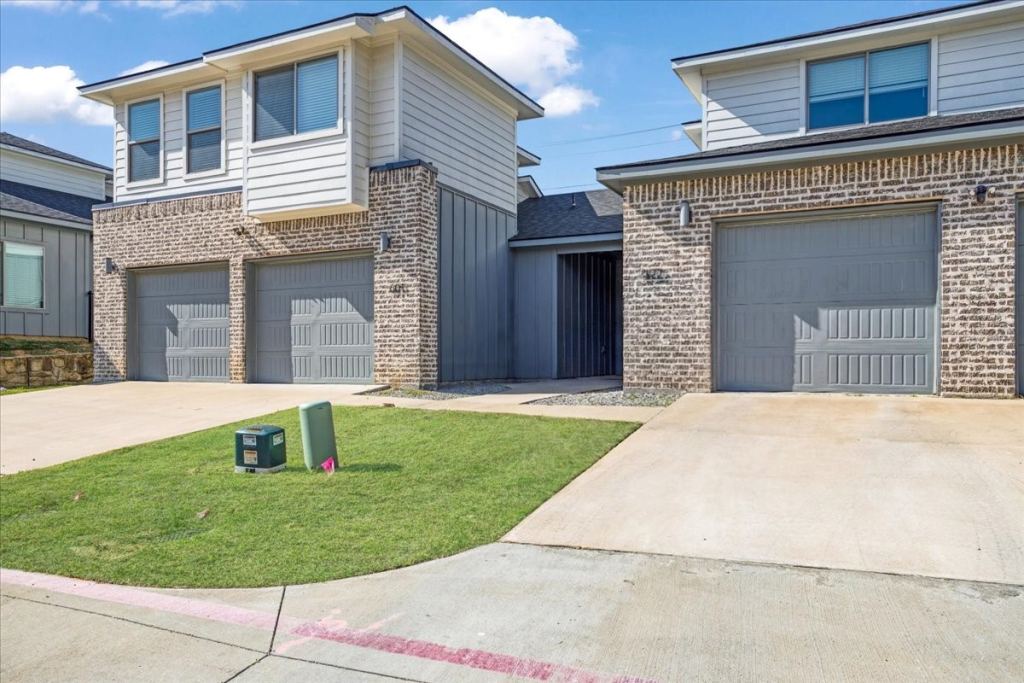 3060 W Crawford Street 601, Denison, TX 75020 — photo 1
