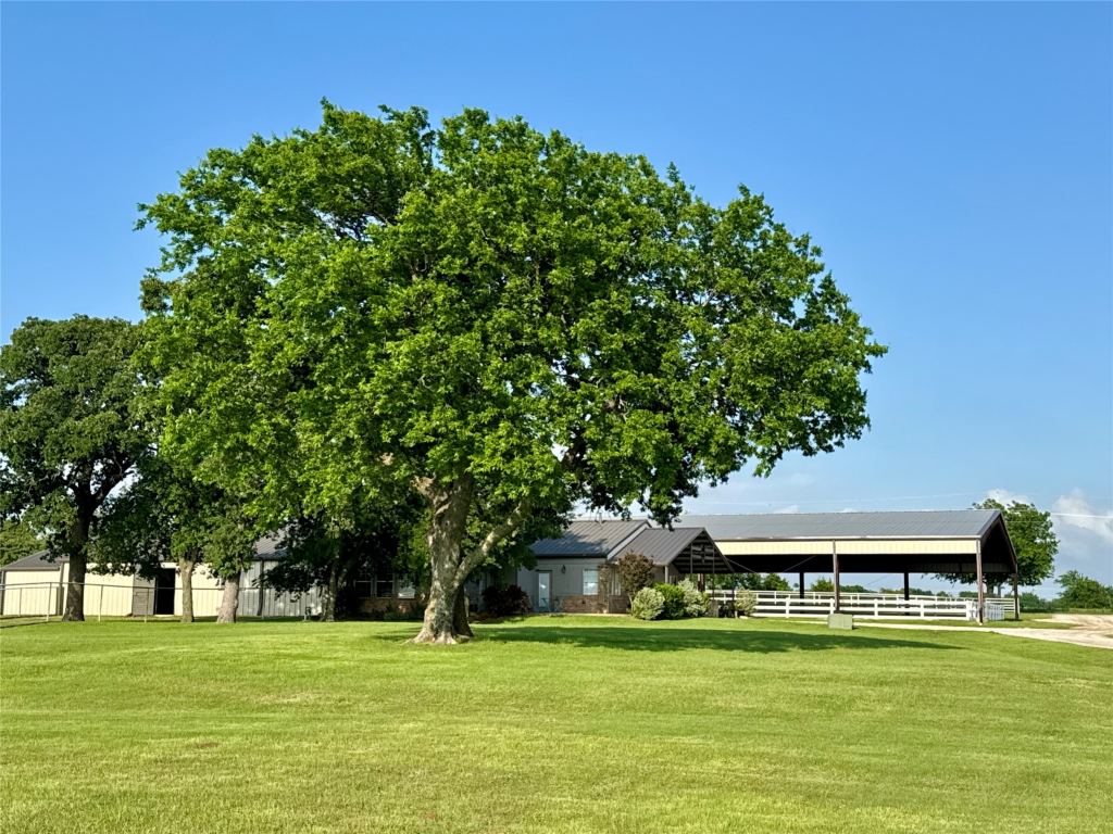 9722 Oak Creek Drive, Pilot Point, TX 76258 — photo 1