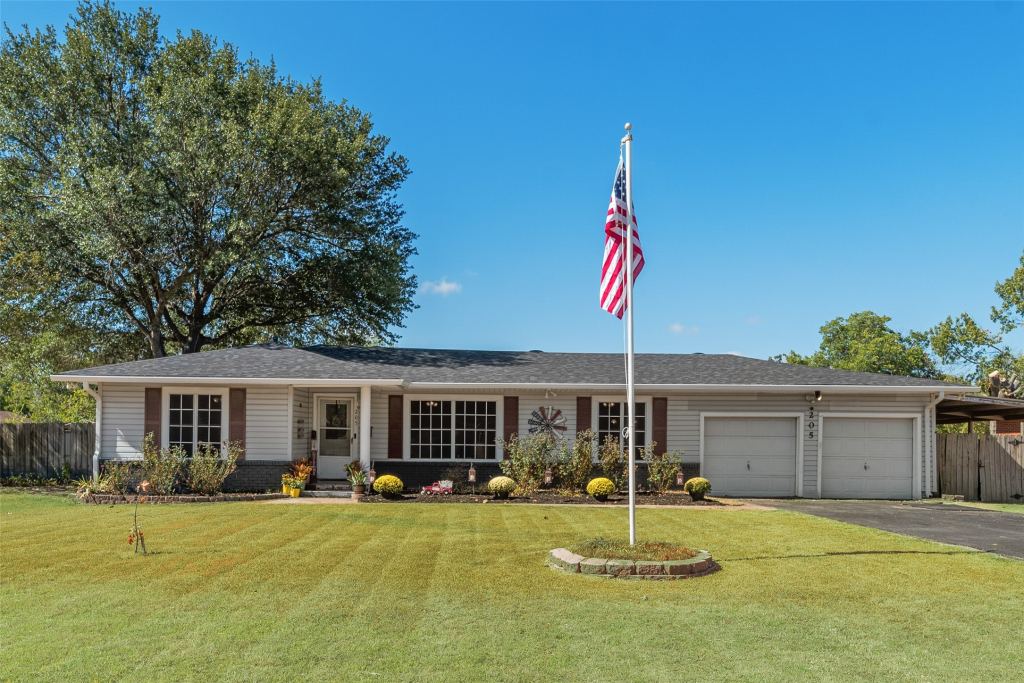 205 Laurel Trail, Terrell, TX 75160 — photo 1