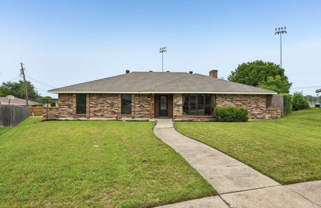 813 Oakbluff Drive, Lancaster, TX 75146 — photo 1
