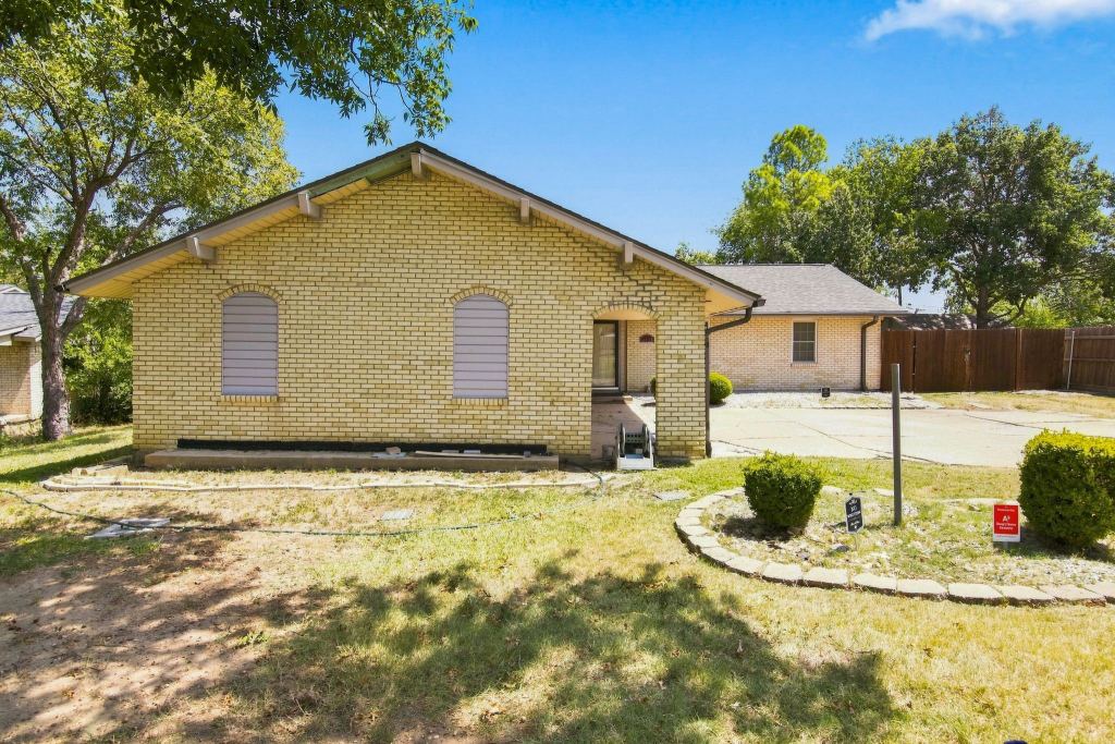 2420 Timberlake Drive, Irving, TX 75062 — photo 1