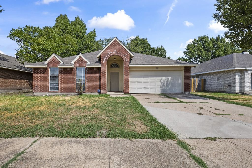 1219 Brooklawn Drive, Arlington, TX 76018 — photo 1