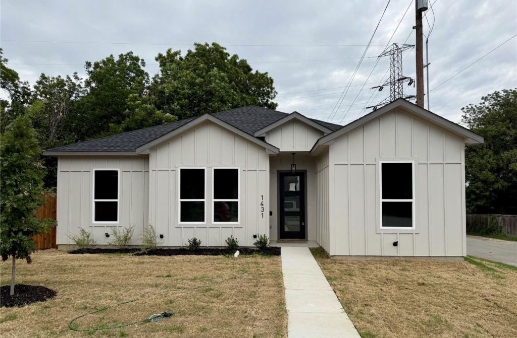 1431 Presidio Avenue, Dallas, TX 75216 — photo 1