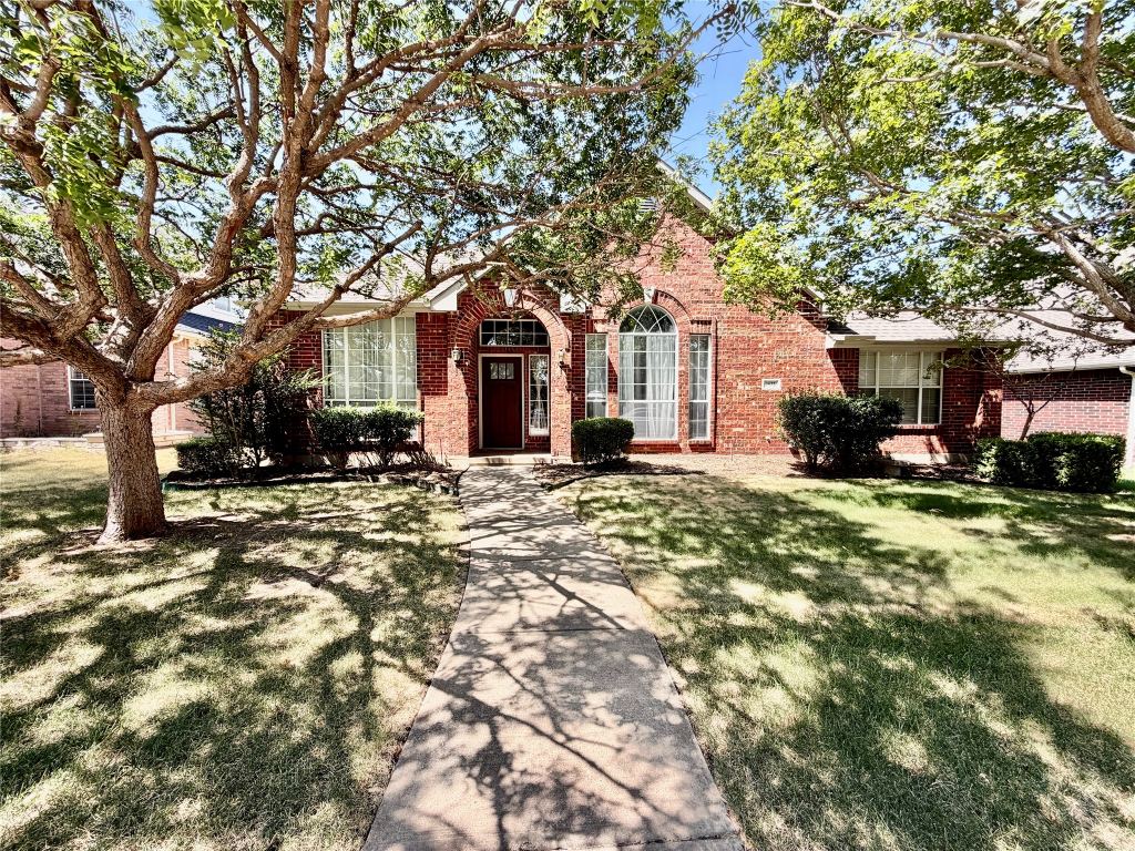1632 Castle Pines Drive, Frisco, TX 75036 — photo 1