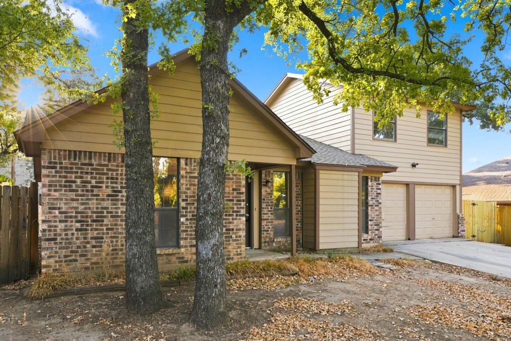 721 Timberoaks Drive, Azle, TX 76020 — photo 1