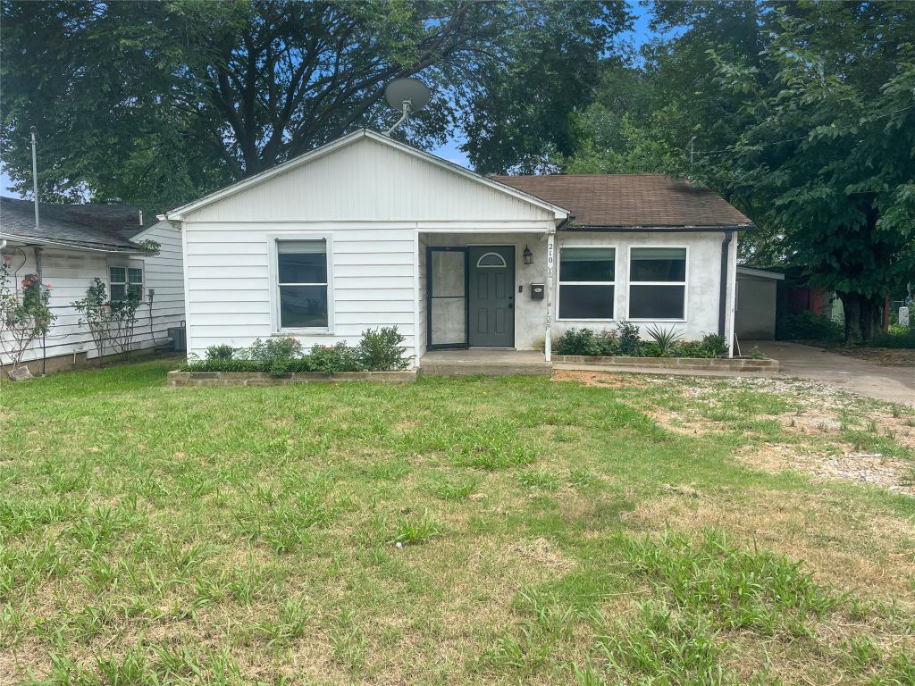 210 W Dexter Street, Sherman, TX 75092 — photo 1