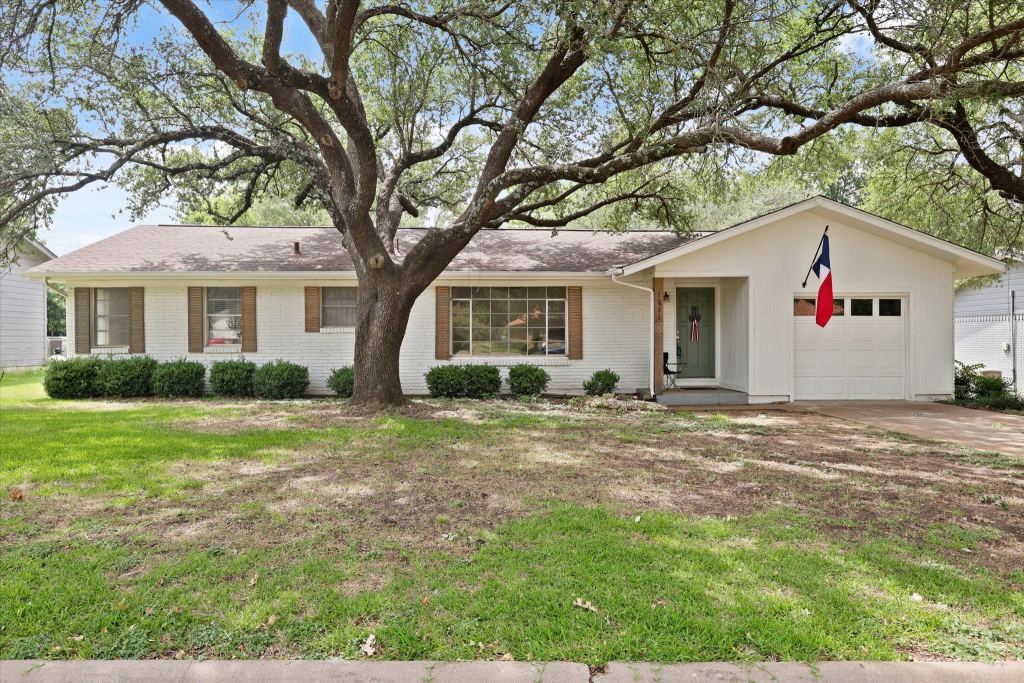 1211 Greenbriar Lane, Cleburne, TX 76033 — photo 1