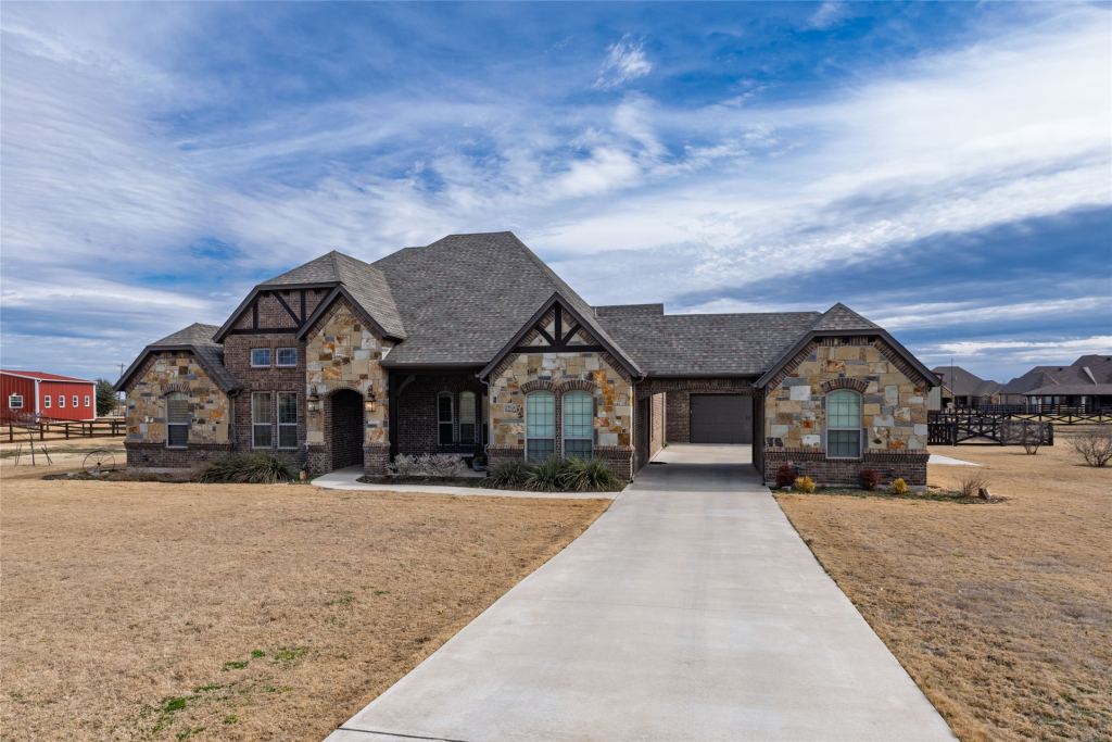 9111 Iron Mountain Trail, Justin, TX 76247 — photo 1