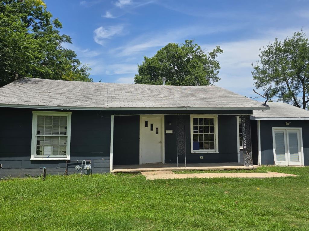 1021 Mulberry Street, Sulphur Springs, TX 75482 — photo 1