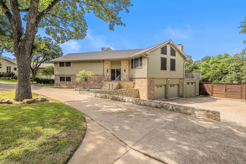 1724 Prestonwood Drive, Arlington, TX 76012 — photo 1