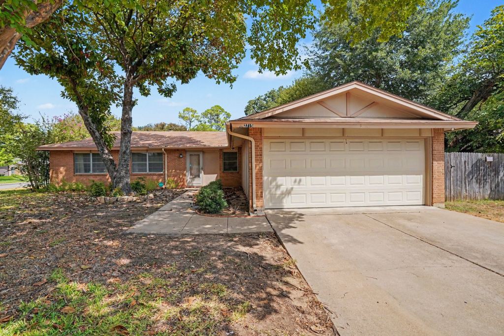 2715 Bellaire Court, Arlington, TX 76013 — photo 1