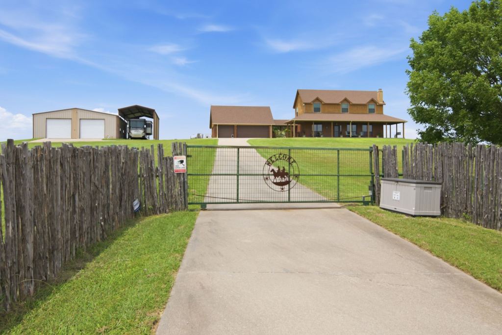 117 John Chisholm Road, Weatherford, TX 76087 — photo 1