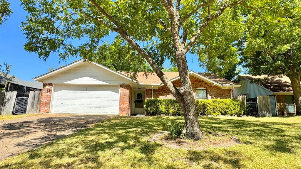 1809 Westgate Drive, Terrell, TX 75160 — photo 1