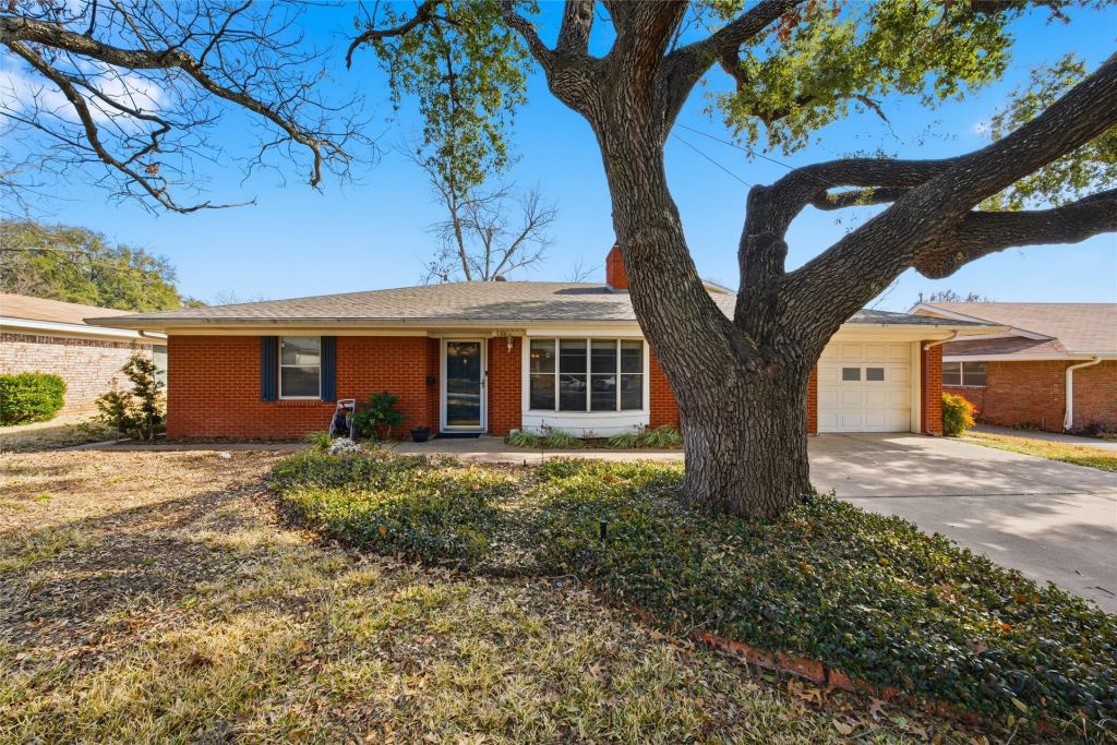 5318 Lake Lindenwood Drive, Waco, TX 76710 — photo 1